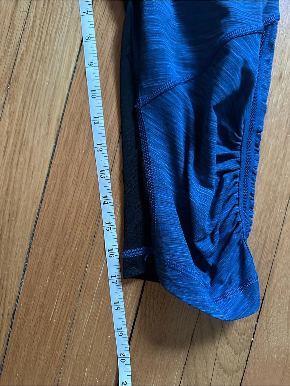 Lululemon size 10 Blue Capri Leggings with Ruched Cuff